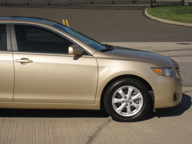2011 Toyota Camry 4dr Sedan I4 Automatic LE - 23073597 - 9