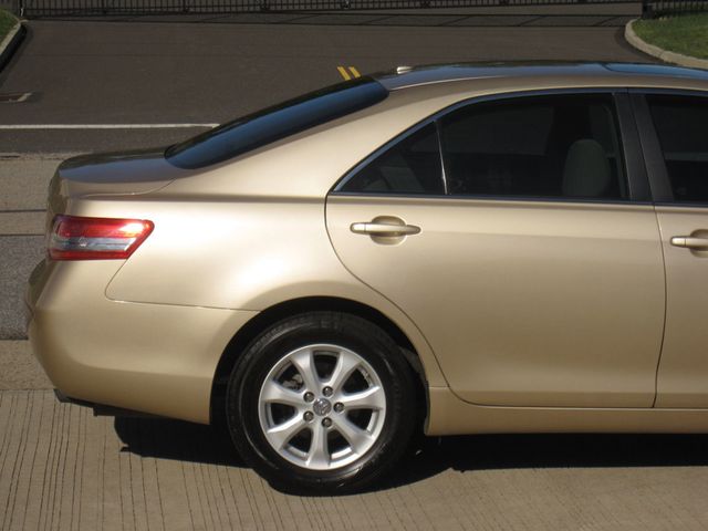 2011 Toyota Camry 4dr Sedan I4 Automatic LE - 23073597 - 10