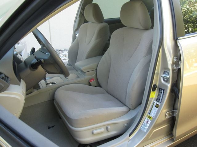 2011 Toyota Camry 4dr Sedan I4 Automatic LE - 23073597 - 17