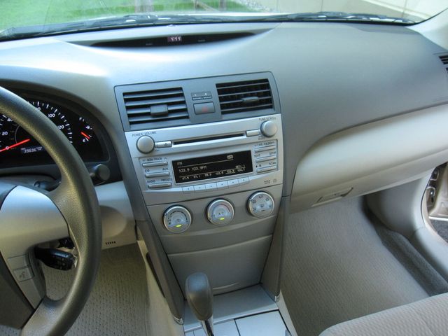 2011 Toyota Camry 4dr Sedan I4 Automatic LE - 23073597 - 20