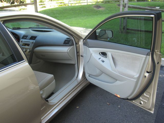 2011 Toyota Camry 4dr Sedan I4 Automatic LE - 23073597 - 22