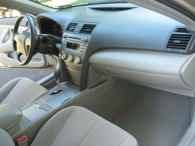 2011 Toyota Camry 4dr Sedan I4 Automatic LE - 23073597 - 24