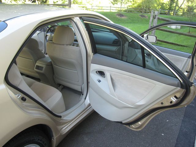 2011 Toyota Camry 4dr Sedan I4 Automatic LE - 23073597 - 26