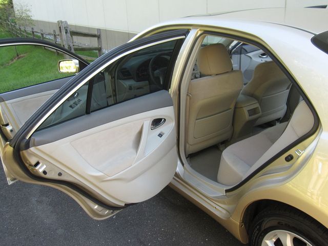 2011 Toyota Camry 4dr Sedan I4 Automatic LE - 23073597 - 27