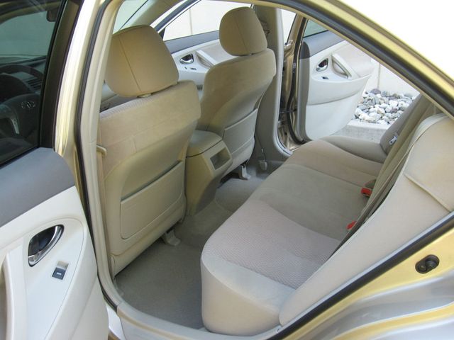 2011 Toyota Camry 4dr Sedan I4 Automatic LE - 23073597 - 28