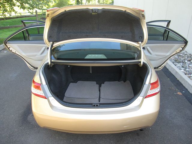 2011 Toyota Camry 4dr Sedan I4 Automatic LE - 23073597 - 30