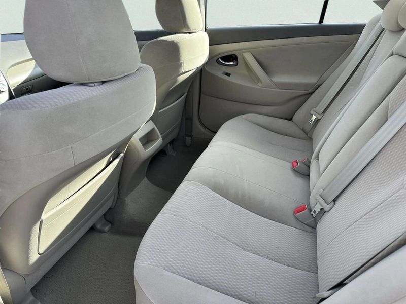 2011 Toyota Camry 4dr Sedan I4 Automatic LE - 22963915 - 10