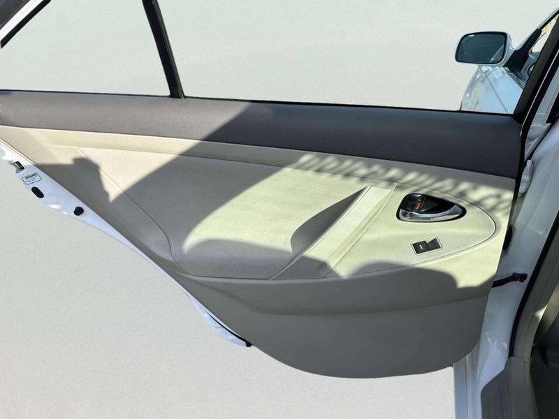 2011 Toyota Camry 4dr Sedan I4 Automatic LE - 22963915 - 11