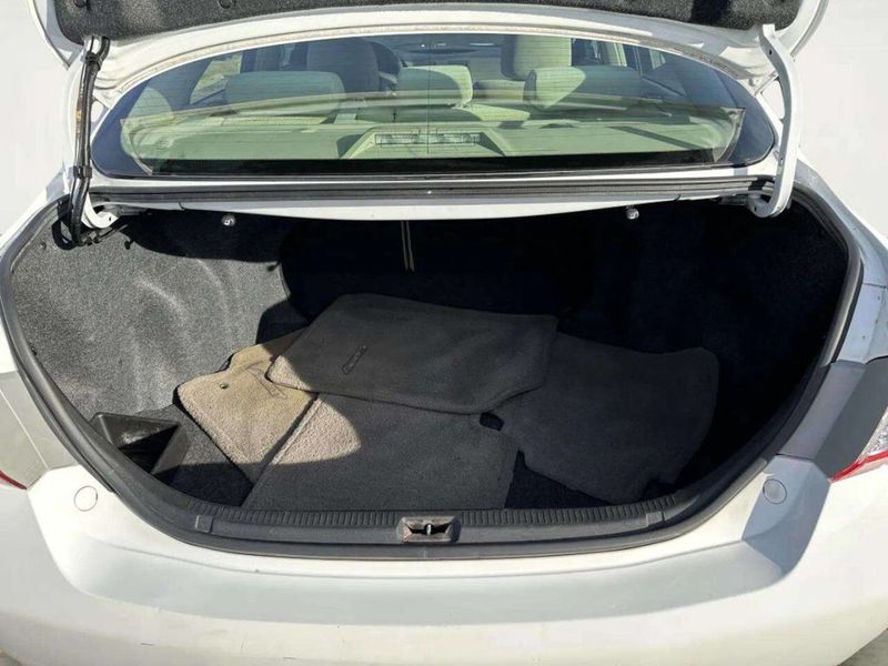 2011 Toyota Camry 4dr Sedan I4 Automatic LE - 22963915 - 12