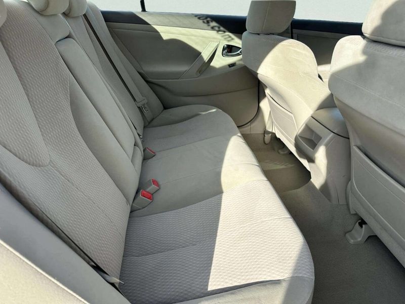 2011 Toyota Camry 4dr Sedan I4 Automatic LE - 22963915 - 13