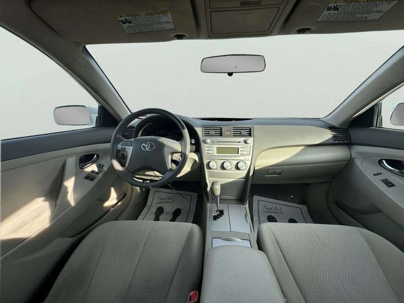 2011 Toyota Camry 4dr Sedan I4 Automatic LE - 22963915 - 16