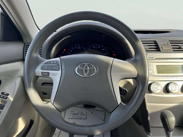2011 Toyota Camry 4dr Sedan I4 Automatic LE - 22963915 - 19