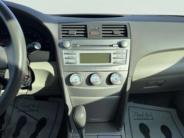 2011 Toyota Camry 4dr Sedan I4 Automatic LE - 22963915 - 21