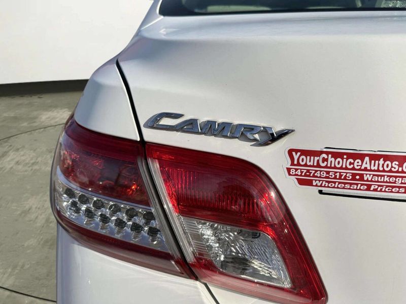 2011 Toyota Camry 4dr Sedan I4 Automatic LE - 22963915 - 24