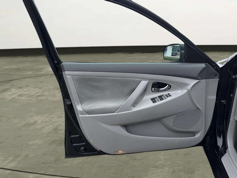 2011 Toyota Camry 4dr Sedan I4 Automatic LE - 23007411 - 9