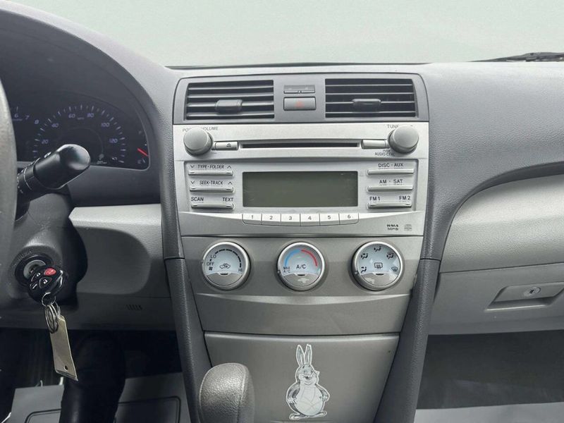 2011 Toyota Camry 4dr Sedan I4 Automatic LE - 23007411 - 24