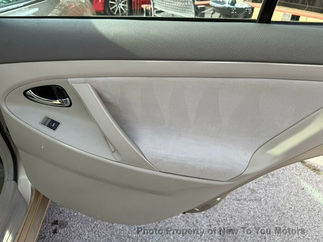 2011 Toyota Camry 4dr Sedan I4 Automatic LE - 22990470 - 14