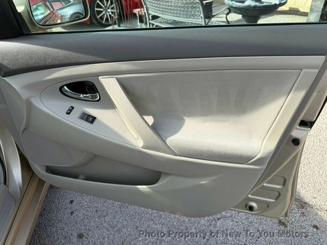 2011 Toyota Camry 4dr Sedan I4 Automatic LE - 22990470 - 15