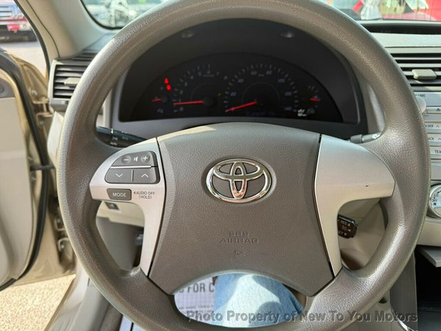 2011 Toyota Camry 4dr Sedan I4 Automatic LE - 22990470 - 16