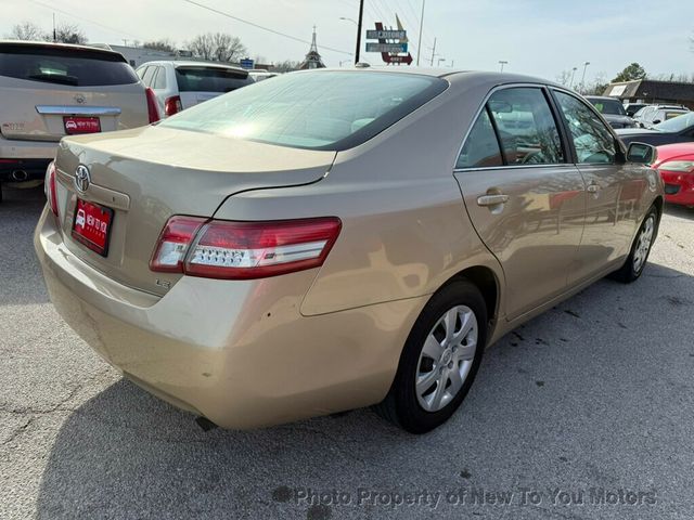 2011 Toyota Camry 4dr Sedan I4 Automatic LE - 22990470 - 19