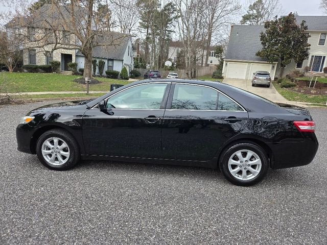 2011 Toyota Camry 4dr Sedan I4 Automatic LE - 22999012 - 1