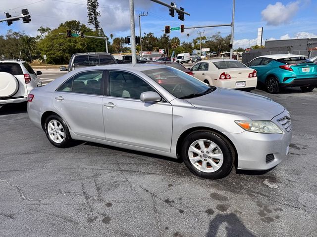 2011 Toyota Camry 4dr Sedan I4 Automatic SE - 22962156 - 1