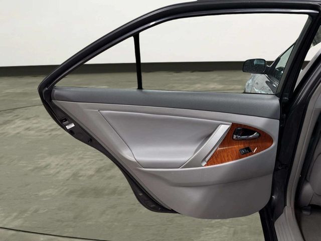 2011 Toyota Camry 4dr Sedan I4 Automatic XLE - 23018673 - 14