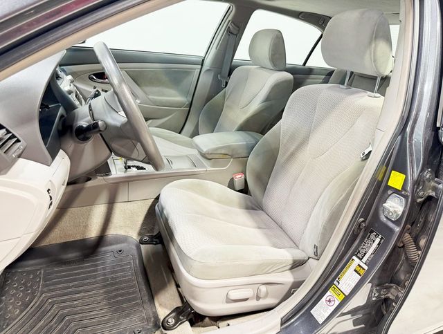 2011 Toyota Camry 4dr Sedan V6 Automatic LE - 22927278 - 17