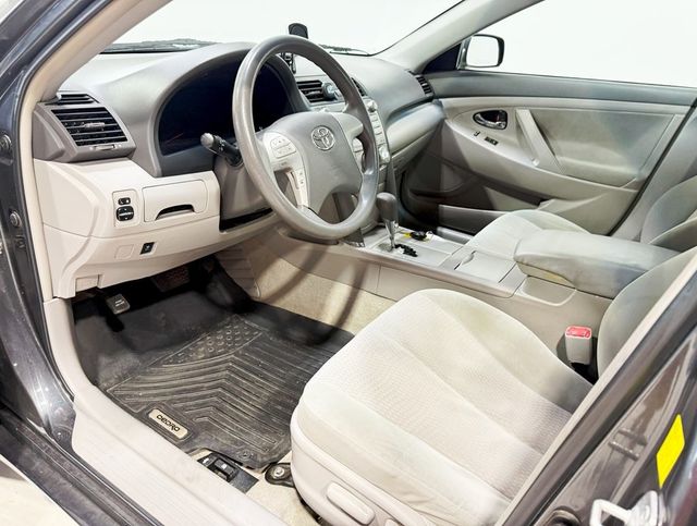 2011 Toyota Camry 4dr Sedan V6 Automatic LE - 22927278 - 18