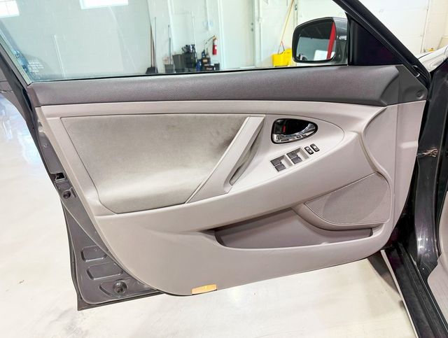 2011 Toyota Camry 4dr Sedan V6 Automatic LE - 22927278 - 20