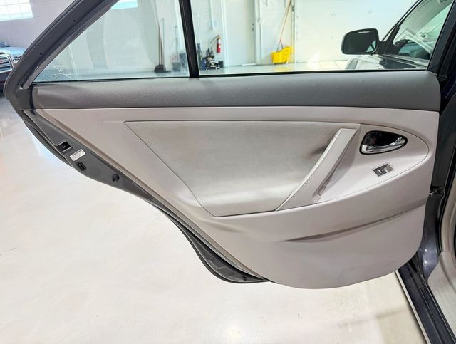2011 Toyota Camry 4dr Sedan V6 Automatic LE - 22927278 - 25