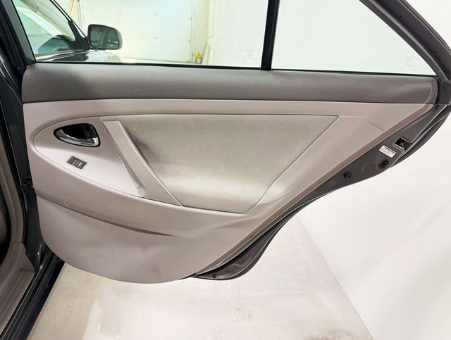 2011 Toyota Camry 4dr Sedan V6 Automatic LE - 22927278 - 28
