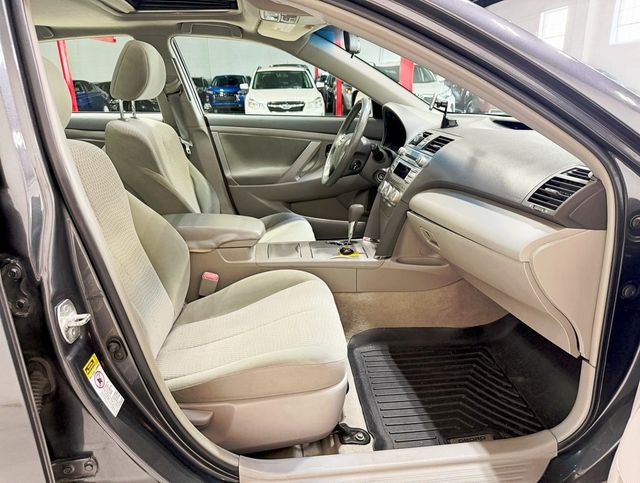 2011 Toyota Camry 4dr Sedan V6 Automatic LE - 22927278 - 29