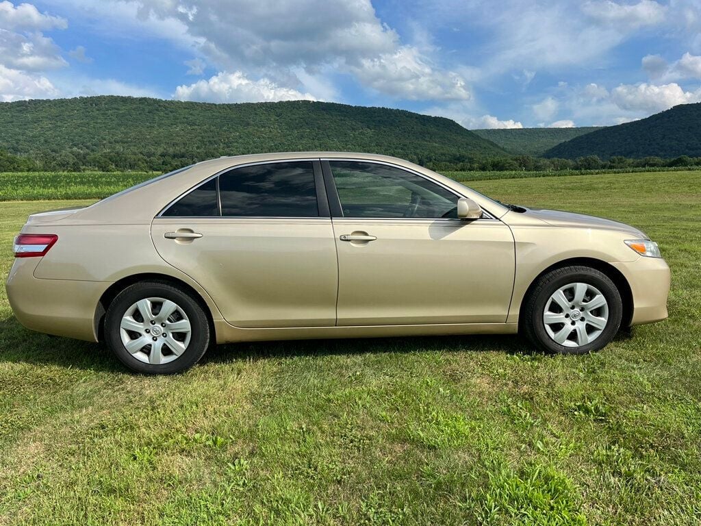 2011 Toyota Camry 6-speed Manual Transmission 3 pedals  - 22522391 - 1