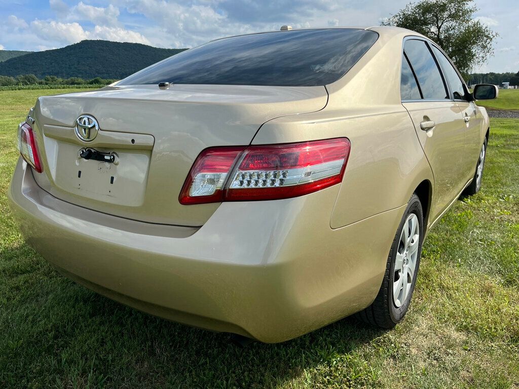 2011 Toyota Camry 6-speed Manual Transmission 3 pedals  - 22522391 - 2