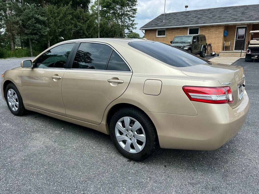 2011 Toyota Camry 6-speed Manual Transmission 3 pedals  - 22522391 - 32