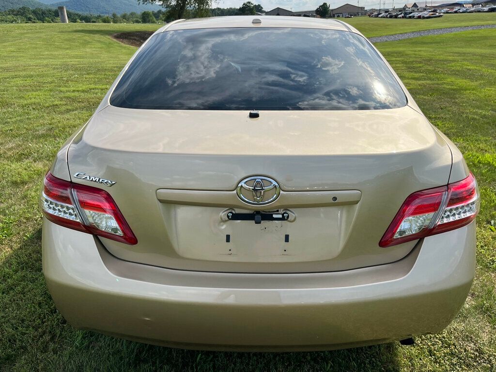 2011 Toyota Camry 6-speed Manual Transmission 3 pedals  - 22522391 - 3