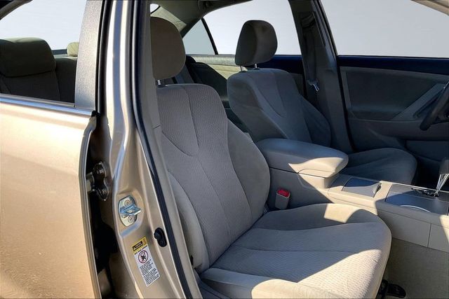 2011 Toyota Camry LE - 22972829 - 13