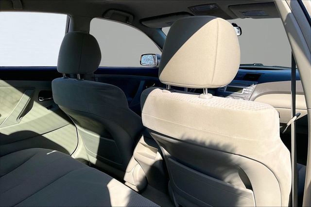 2011 Toyota Camry LE - 22972829 - 15