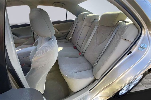 2011 Toyota Camry LE - 22972829 - 17