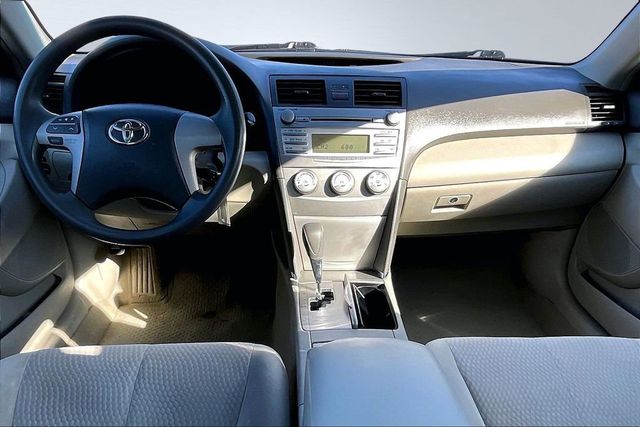 2011 Toyota Camry LE - 22972829 - 19