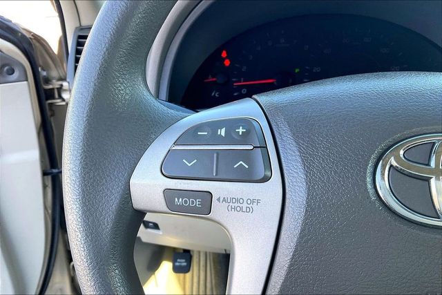 2011 Toyota Camry LE - 22972829 - 21