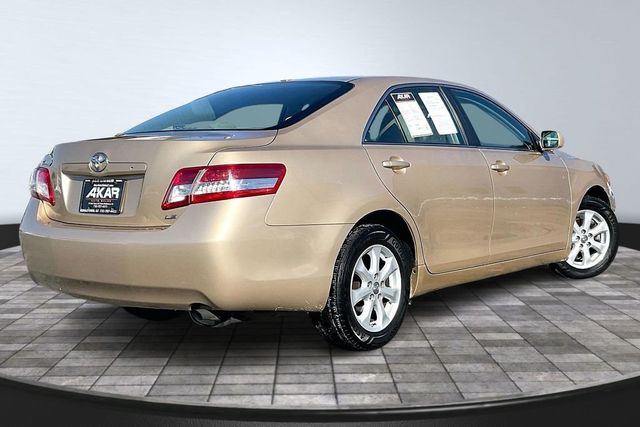 2011 Toyota Camry LE - 22972829 - 4