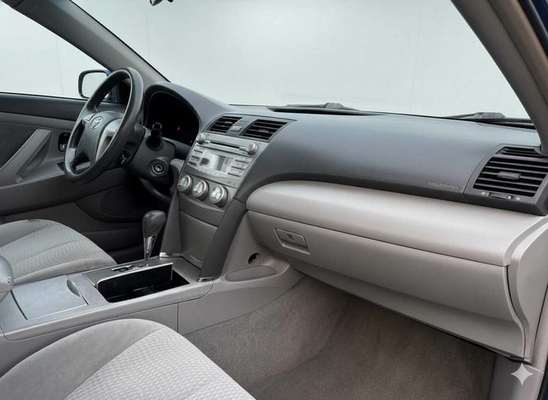 2011 Toyota Camry LE 4dr Sedan 6A - 22949102 - 16