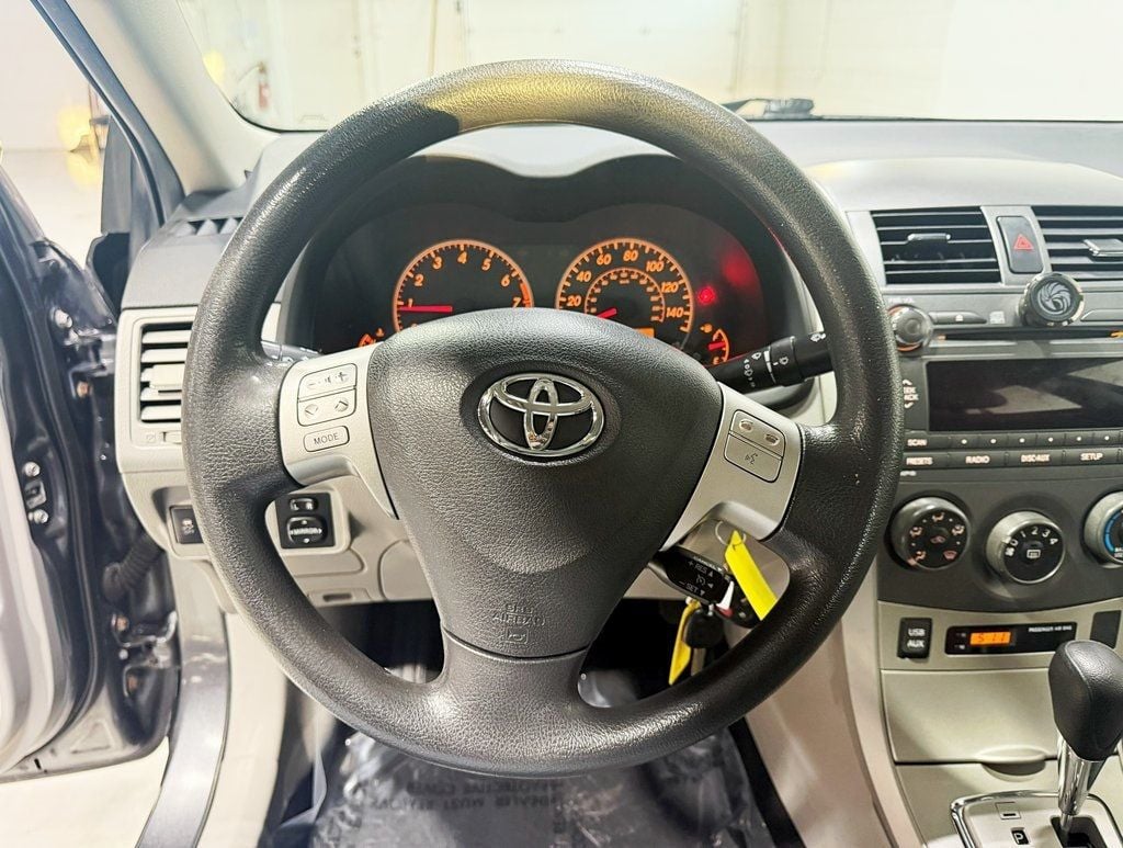 2011 Toyota Corolla 4dr Sedan Automatic LE - 22937744 - 9