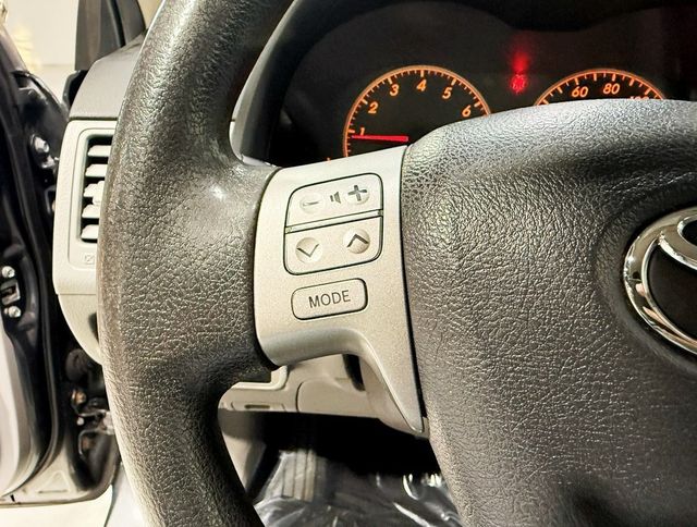2011 Toyota Corolla 4dr Sedan Automatic LE - 22937744 - 11