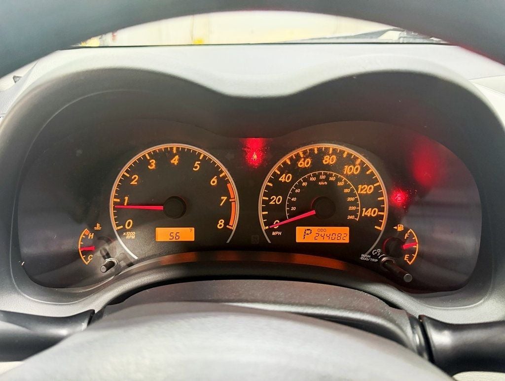 2011 Toyota Corolla 4dr Sedan Automatic LE - 22937744 - 13