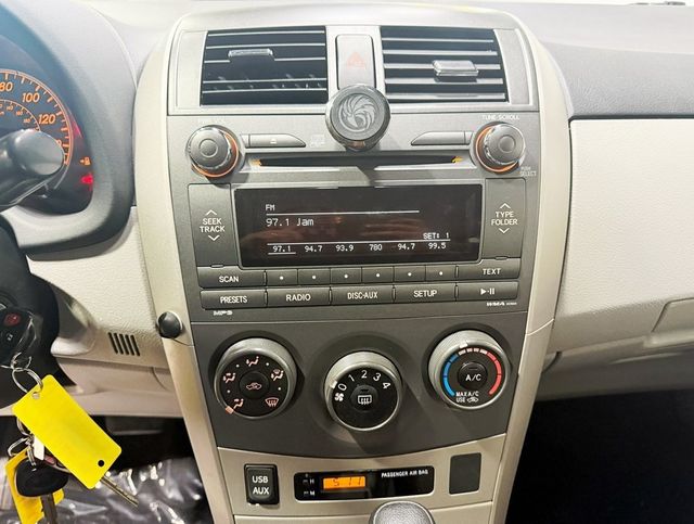 2011 Toyota Corolla 4dr Sedan Automatic LE - 22937744 - 14