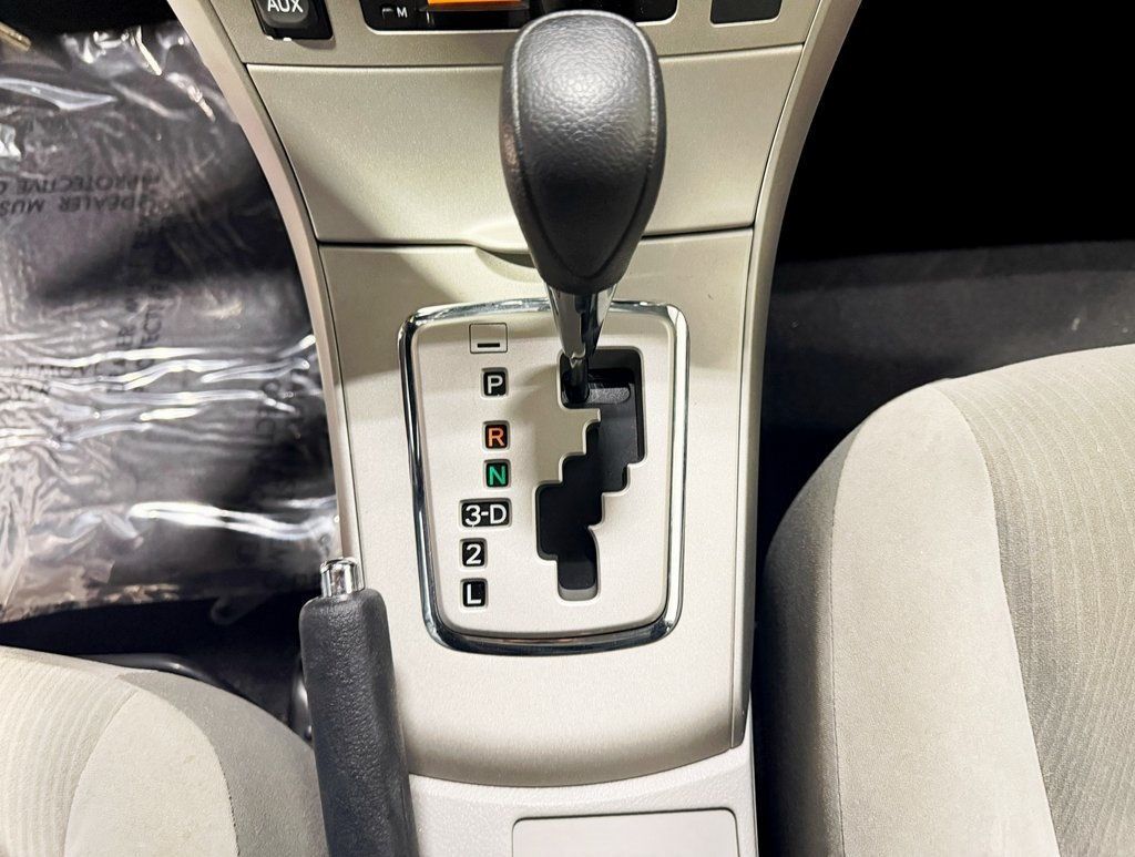 2011 Toyota Corolla 4dr Sedan Automatic LE - 22937744 - 17