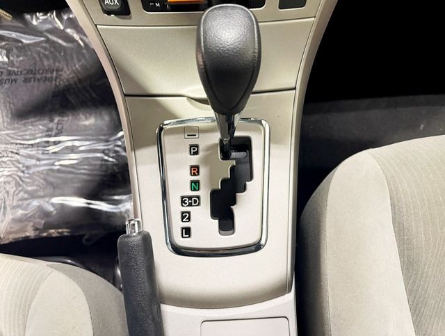 2011 Toyota Corolla 4dr Sedan Automatic LE - 22937744 - 17